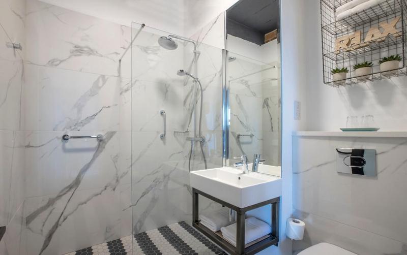 Hotel67 Килларни Экстерьер фото